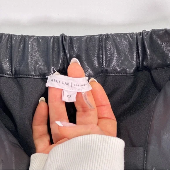 Grey Lab Women’s Matte Black Faux Leather Shorts XS - Picture 4 of 9